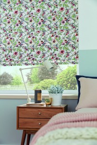 Roman Blinds: LL_2019_Roman_Wildflower_Porcelain_Bed_70mm_Cameo_Mail