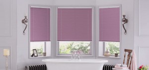 Venetian_Mauve_TradBathroom_Closed blinds