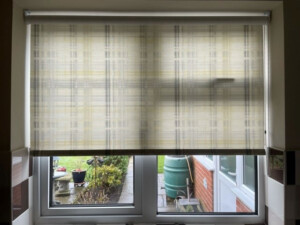 Patterned roller blind