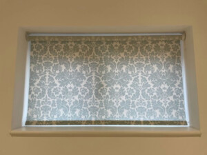 Patterned roller blind